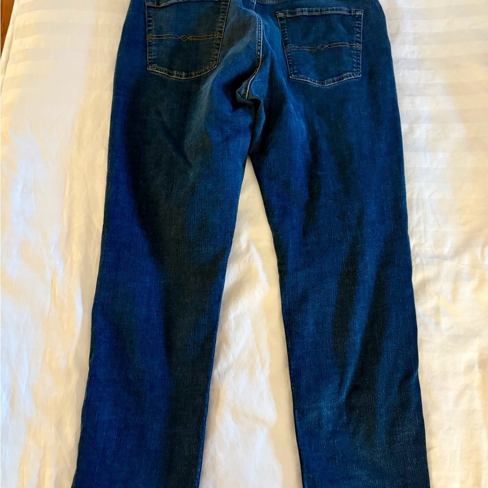 Lucky Brand Blue 221 Straight Jeans with Classic Stitching
